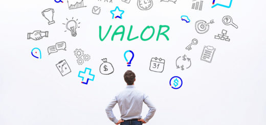 Homem olhando para uma parede com diversos ícones de ideia e a palavra "Valor" centralizada