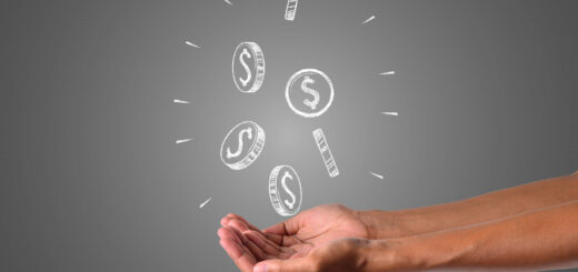 Fundo cinza com duas mãos em formato de concha recebendo moedas em desenho